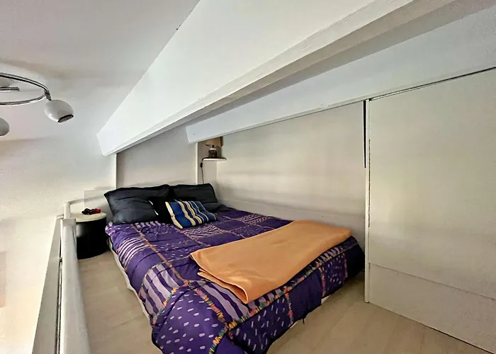 Mezzanine Au Centre De Avec Parking Prive - Fr-1-387-220 * Marseillan (Herault)